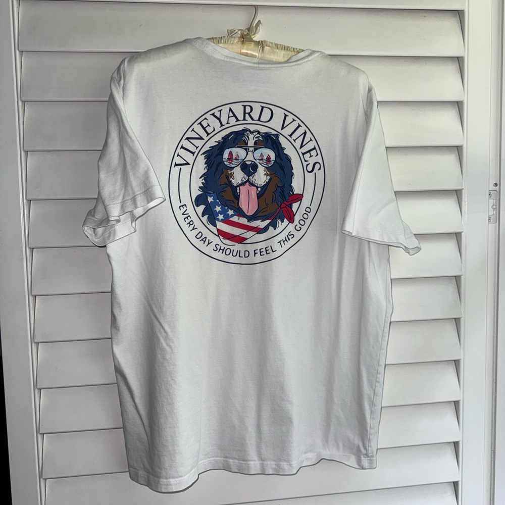Vineyard Vines Medium White Short Sleeve Dog Sailing Red Blue Fourth of July